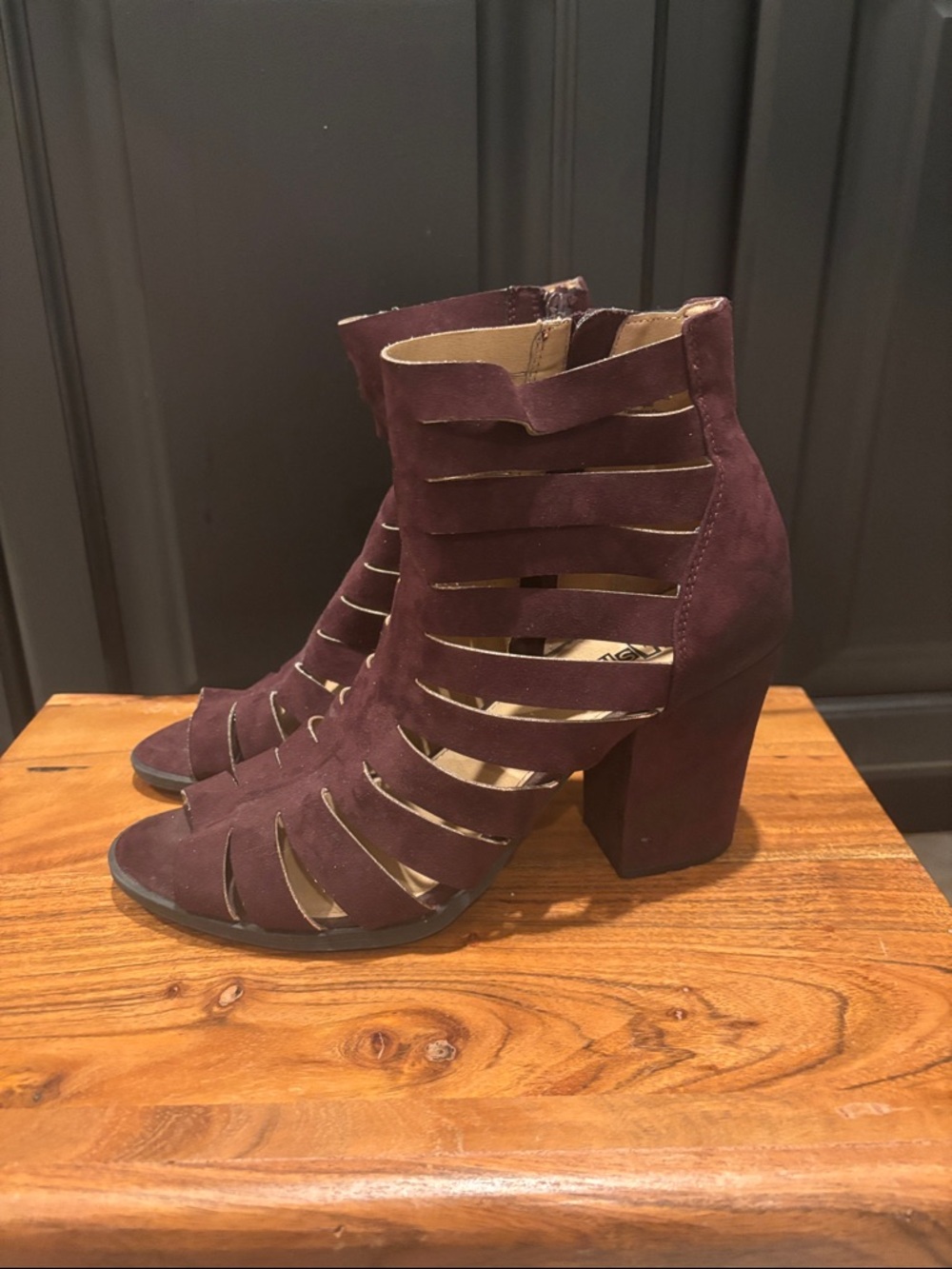Women’s Strappy Block Heel Sandals - Burgundy